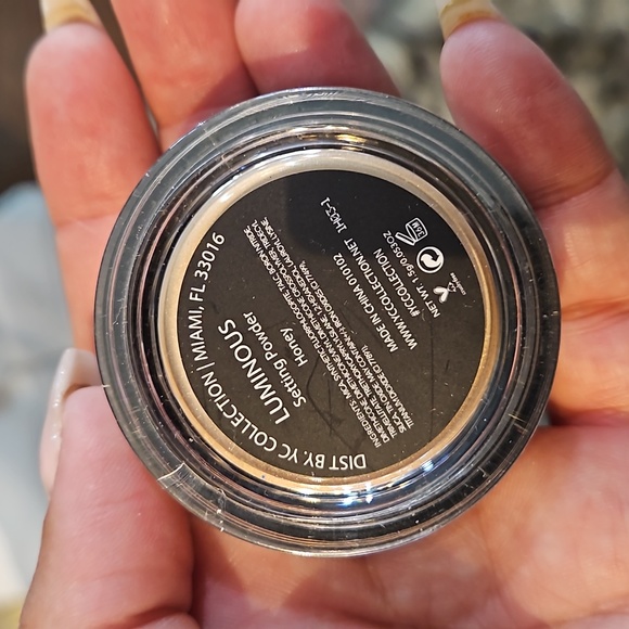 YC COLLECTION Luminous Setting Powder in Honey - Picture 2 of 3